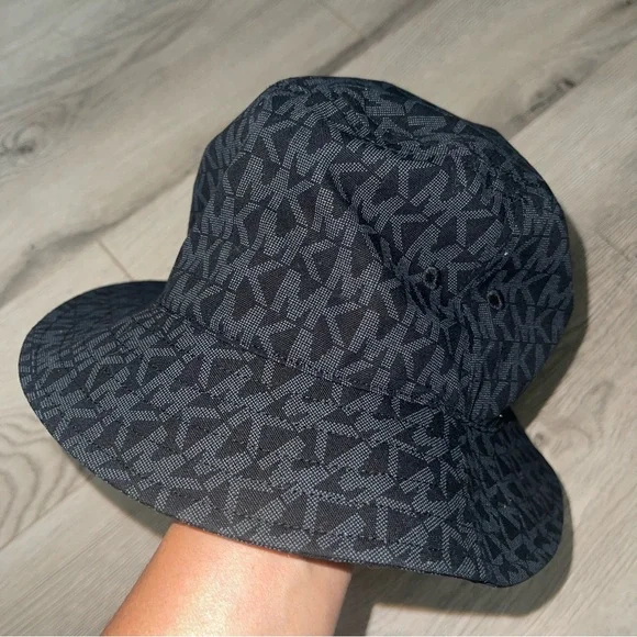 MICHAEL Michael Kors | Accessories | Michael Kors Logo Print  display picture 2